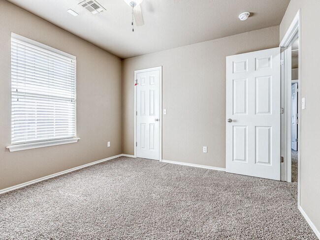Building Photo - 1104 Westridge Dr