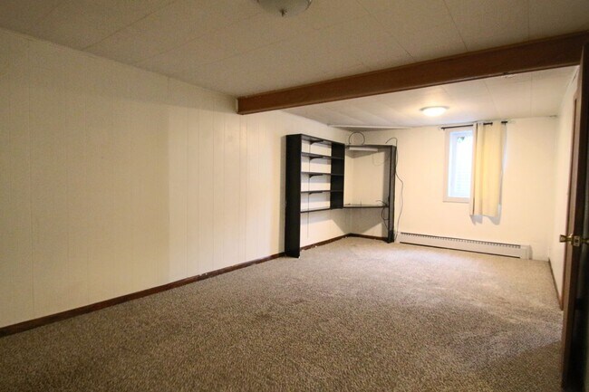 Building Photo - 2565 Willow Ln