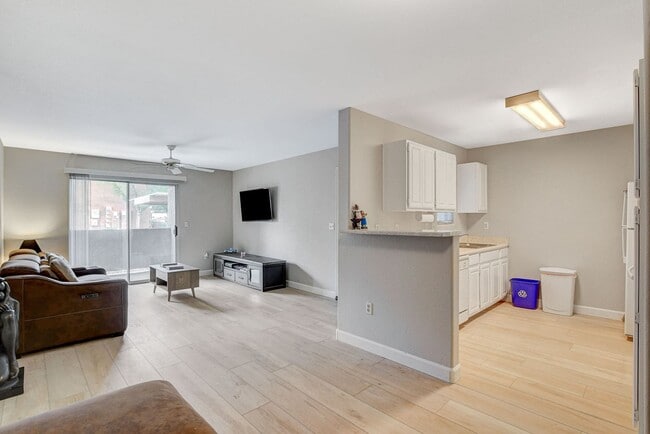 Building Photo - Chic & Convenient: Your Ground-Level Condo Retreat in Silverado Ranch