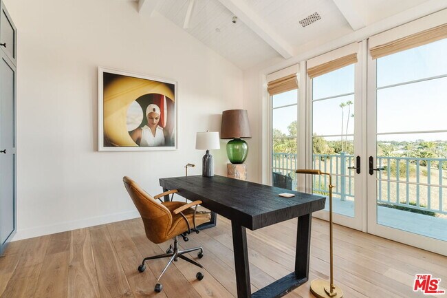 Building Photo - 5770 Busch Dr