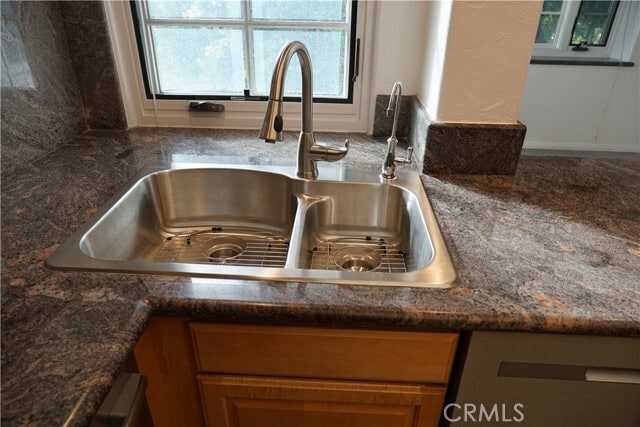 Building Photo - 1200 Oakwood Dr