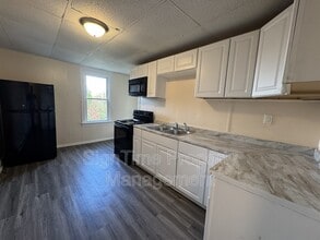 Building Photo - 666 N Prospect St