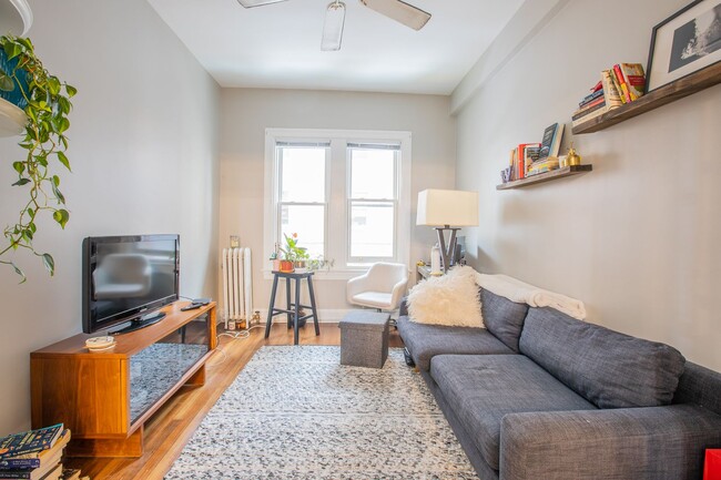 Building Photo - Lovely 1 BR/1 BA Condo in Dupont Circle!