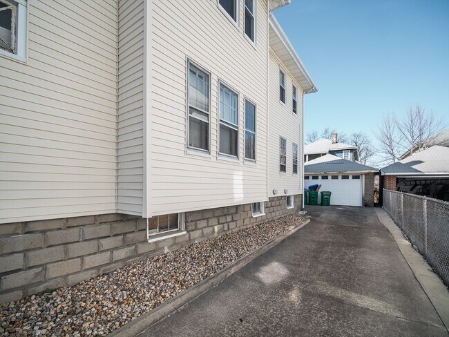 Building Photo - 99 2nd St