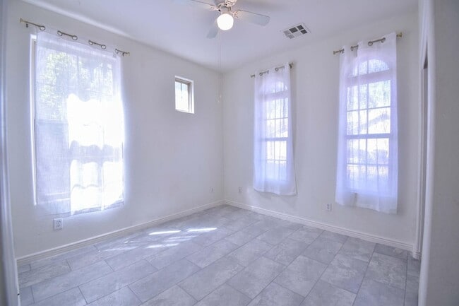 Building Photo - 21017 W Glen St