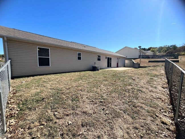 Building Photo - Newly Renovated Fenced Home Close to FLW!