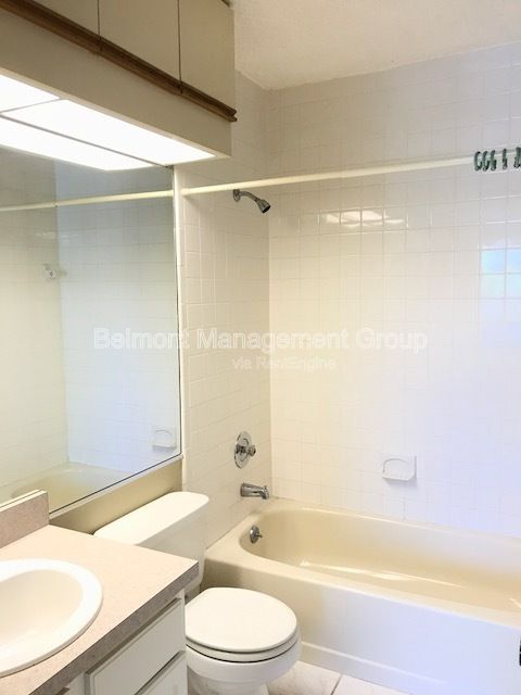 Building Photo - 7431 Glen Oaks Way