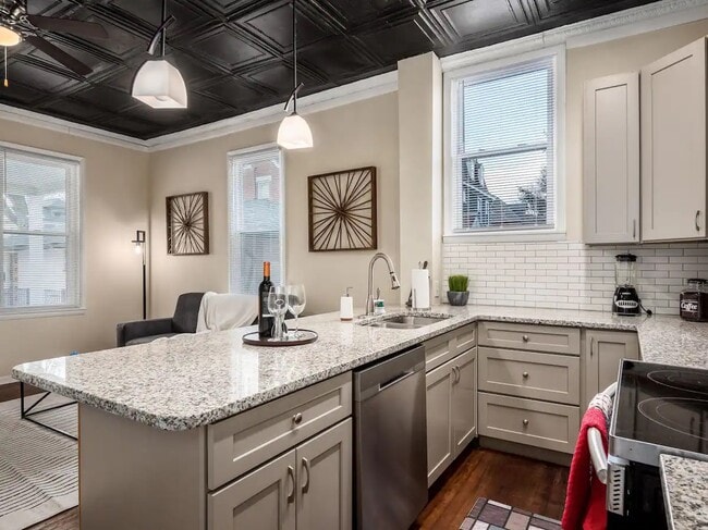 Building Photo - 164 E Mithoff St