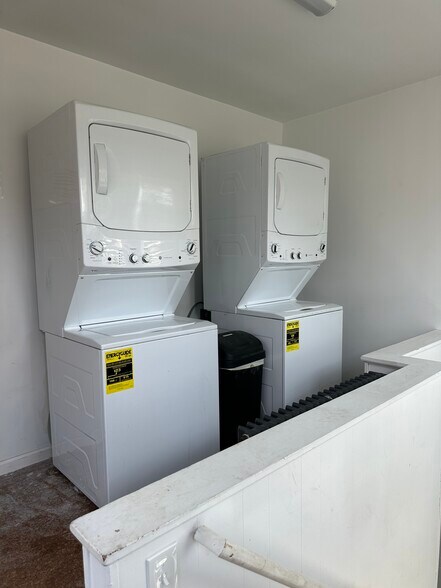 Building Photo - 4253 James Ave N