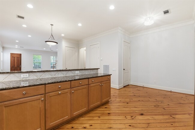 Building Photo - 4424 Blossom St