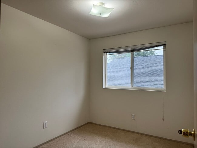 Building Photo - CLICK "REQUEST A TOUR" NOW!