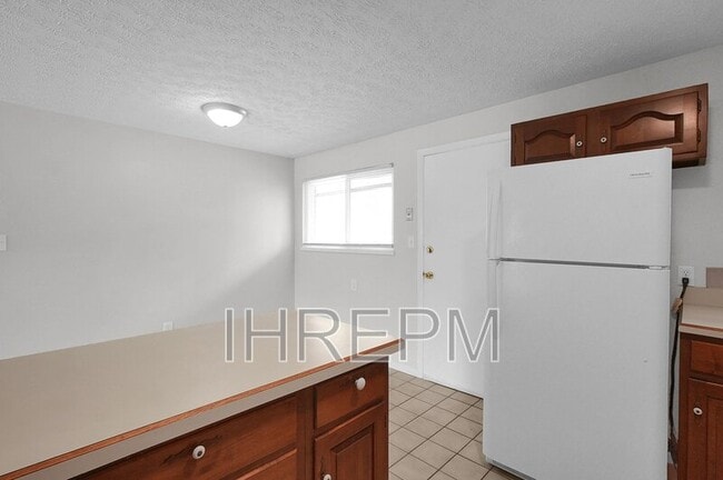 Building Photo - 6403 Roselawn Ave
