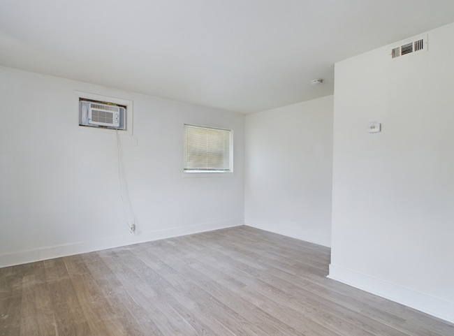 Building Photo - 15411 Barat Ave
