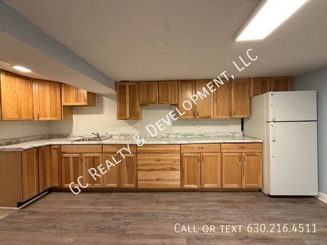 Building Photo - 318 S Hale St