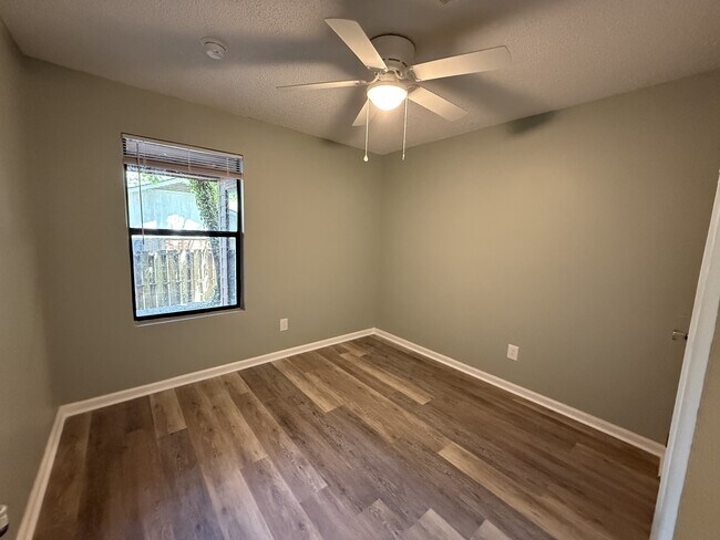 Building Photo - 1725 Kathleen Dr