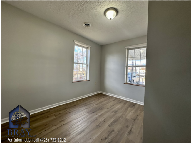 Building Photo - 2BR Kingsport Cottage