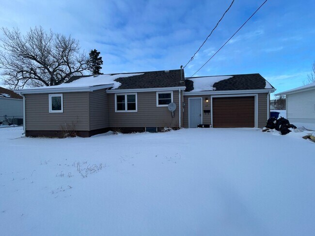 Building Photo - 2 Bedroom House
