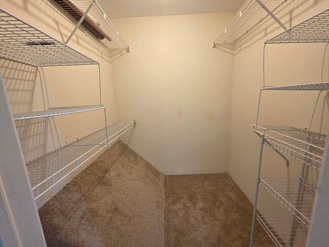 Building Photo - 482 Betsy Ross Ct