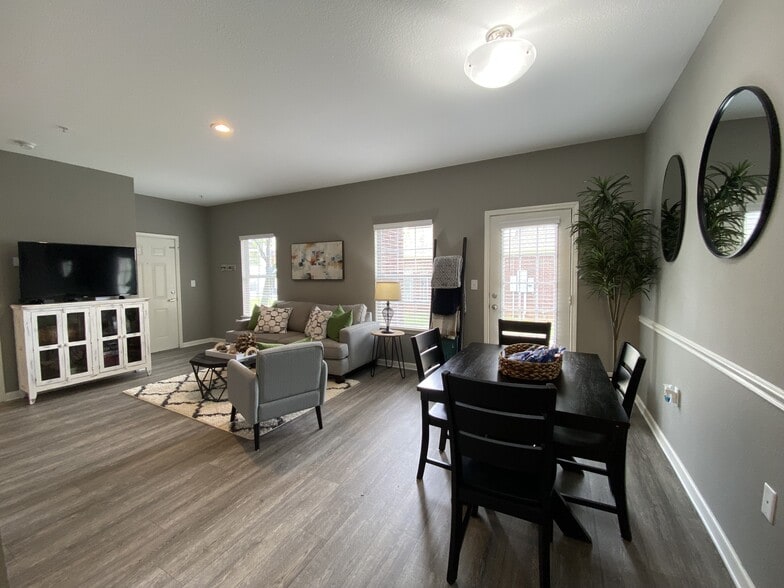 Building Photo - Harbin Pointe Apartment Homes