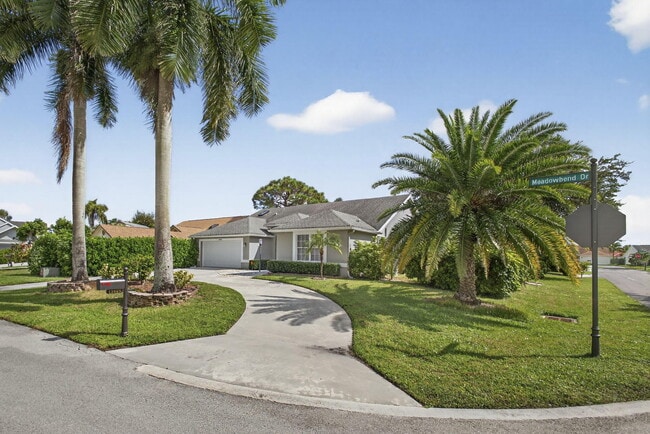 Building Photo - 12865 Meadowbend Dr