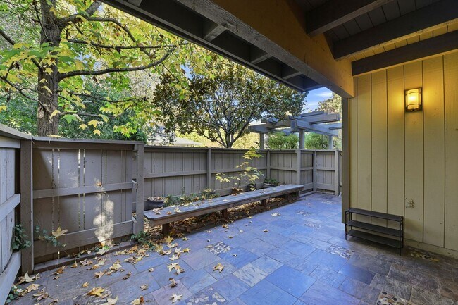 Building Photo - Hidden Gem at Saratoga Creekside – End Unit with Yard