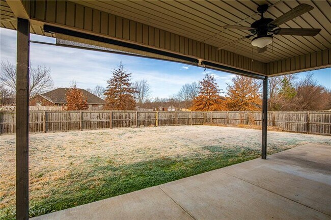 Building Photo - 2955 N Raven Ln