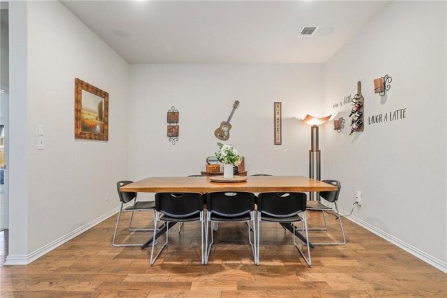 Building Photo - 4130 Kingsley Ave