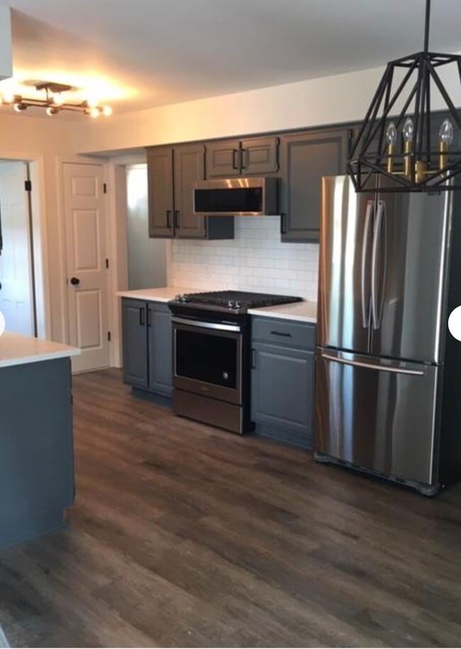 Building Photo - 3 bed/2 bath ranch on the NE side!