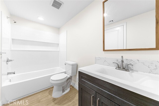 Building Photo - 5639 Huntington Dr