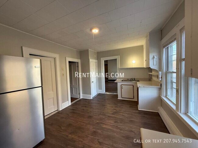 Building Photo - 600 S Main St