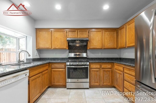 Building Photo - 1459 Chavez Way