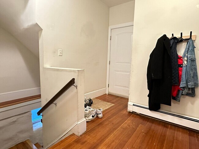 Building Photo - Mission Hill 5 -Bed
