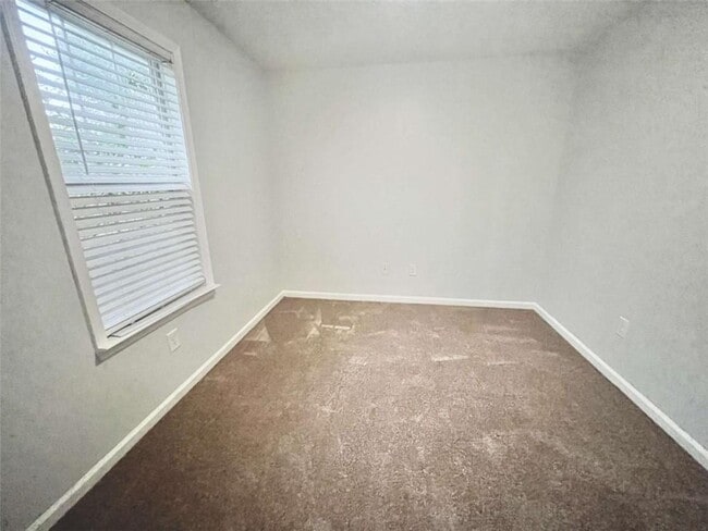 Building Photo - 233 Hawks Nest Rd