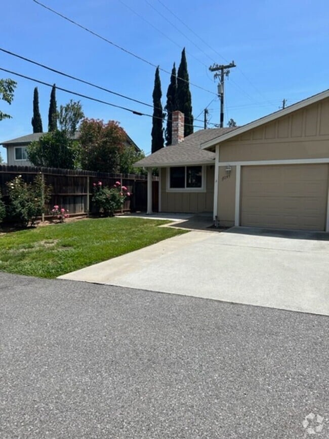Building Photo - Charming Duplex in Morgan Hill!