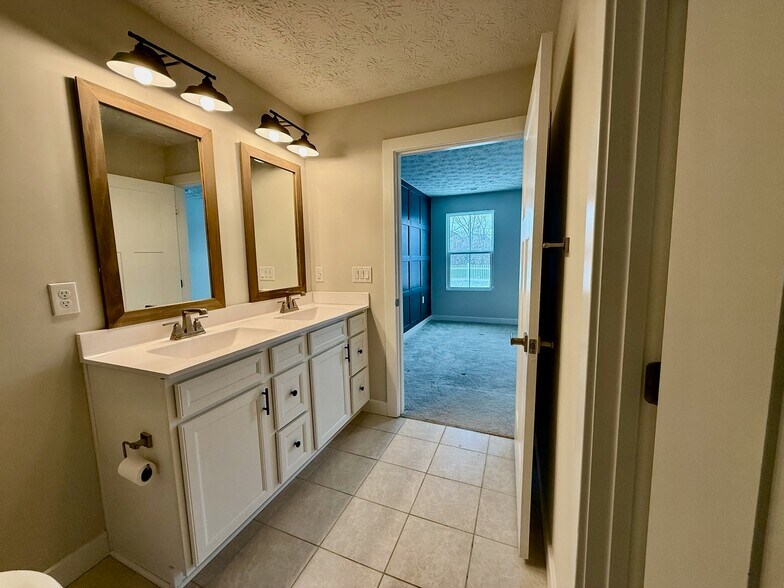 Building Photo - 1097 Arbor Dr