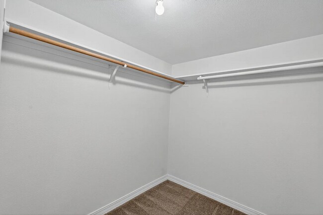 Building Photo - Impressive 5 bed/3 bath twin home in Chubbuck with just under 3000 square feet.