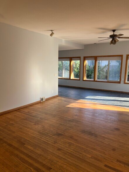 Building Photo - 114 Bedford St SE