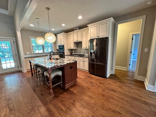 Building Photo - 8643 Amandine Way