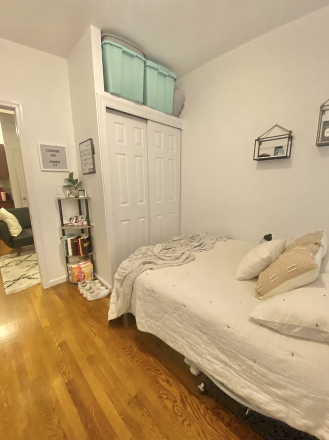 Building Photo - 413 E 70th St