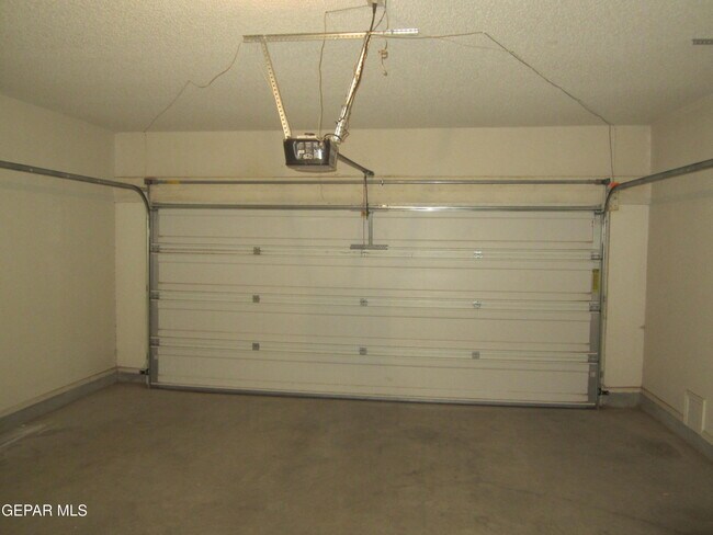 Building Photo - 12521 Tierra Serena Dr