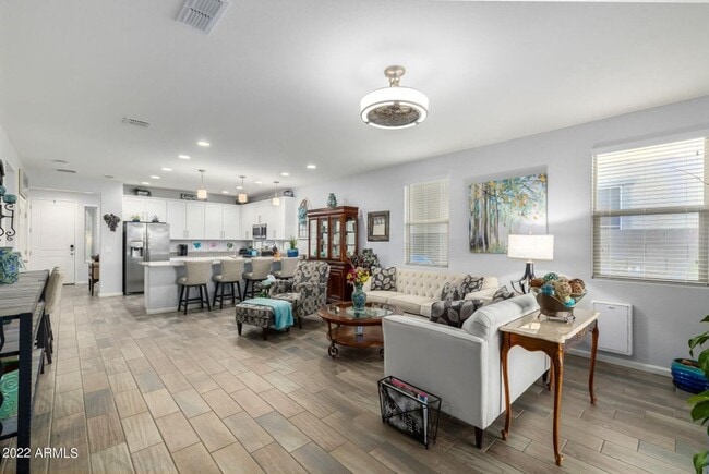 Building Photo - Gorgeous single level 4-bedroom, 3-bathroom home nestled in an upscale gated community in Peoria