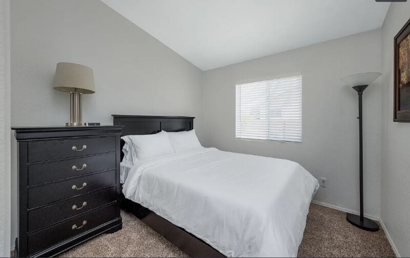 Building Photo - 4285 W Plantation St