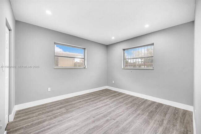 Building Photo - 645 NE 149th St