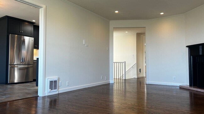 Building Photo - Views for Days - Eureka Valley Home.