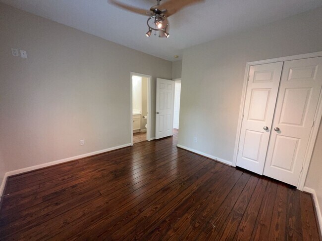 Building Photo - 1304 Dart St