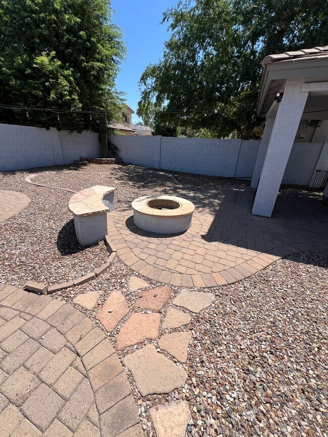 Building Photo - Gorgeous, upgraded home with a sparkling p...