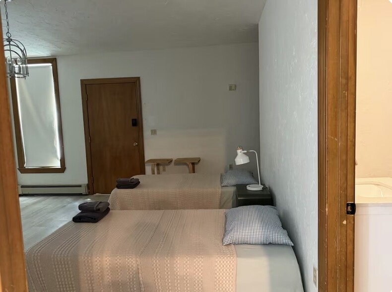 Building Photo - 41 Hollywood St.