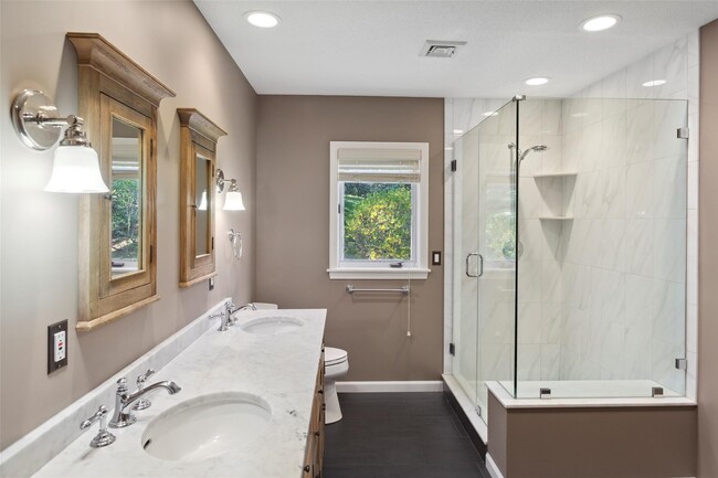 Building Photo - 671 Heritage Hills