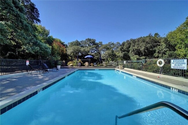 Building Photo - 901 E Oltorf St