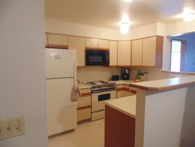 Building Photo - Short-mid term housing, furnished condo 2 bed/2 bath walking distance to Pearl St., CU and close ...